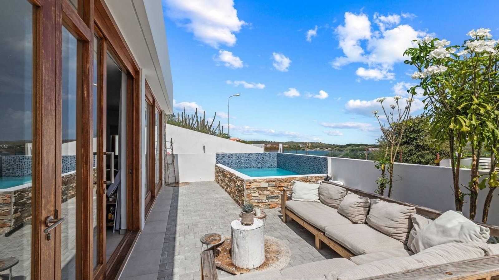 Spectacular Newly Built Villa With Panoramic Views, Four Swimming Pools, And Two Apartments Villa in Willemstad, Curaçao, Curaçao 1 - 15468270