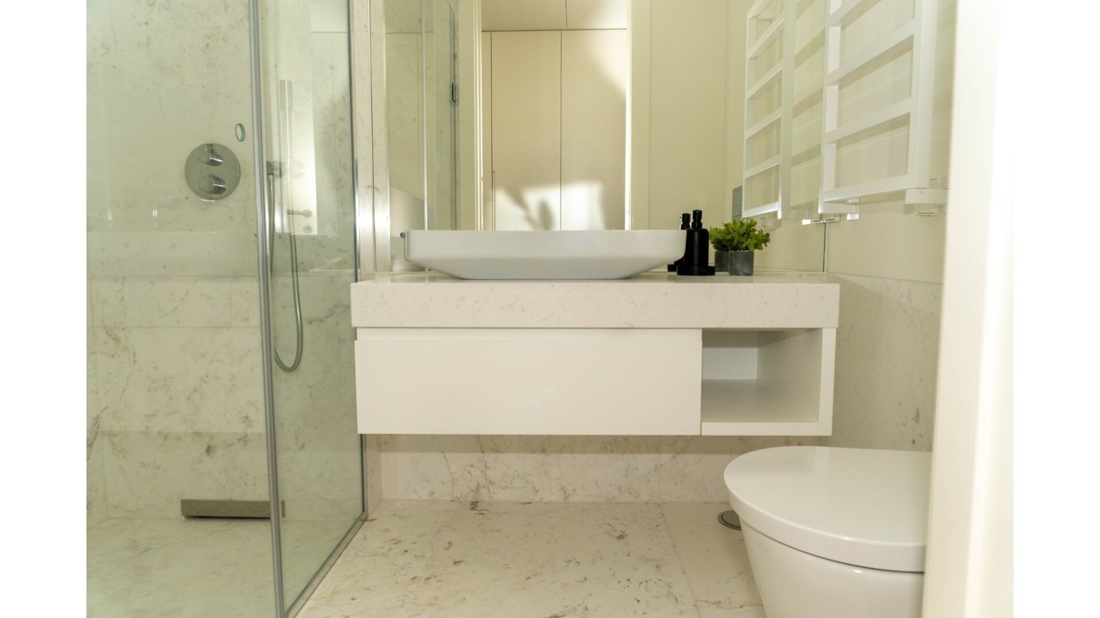 T4 Apartment With Panoramic Terrace With Amenities Apartment in Campolide, Lisbon, Portugal 1 - 16133796