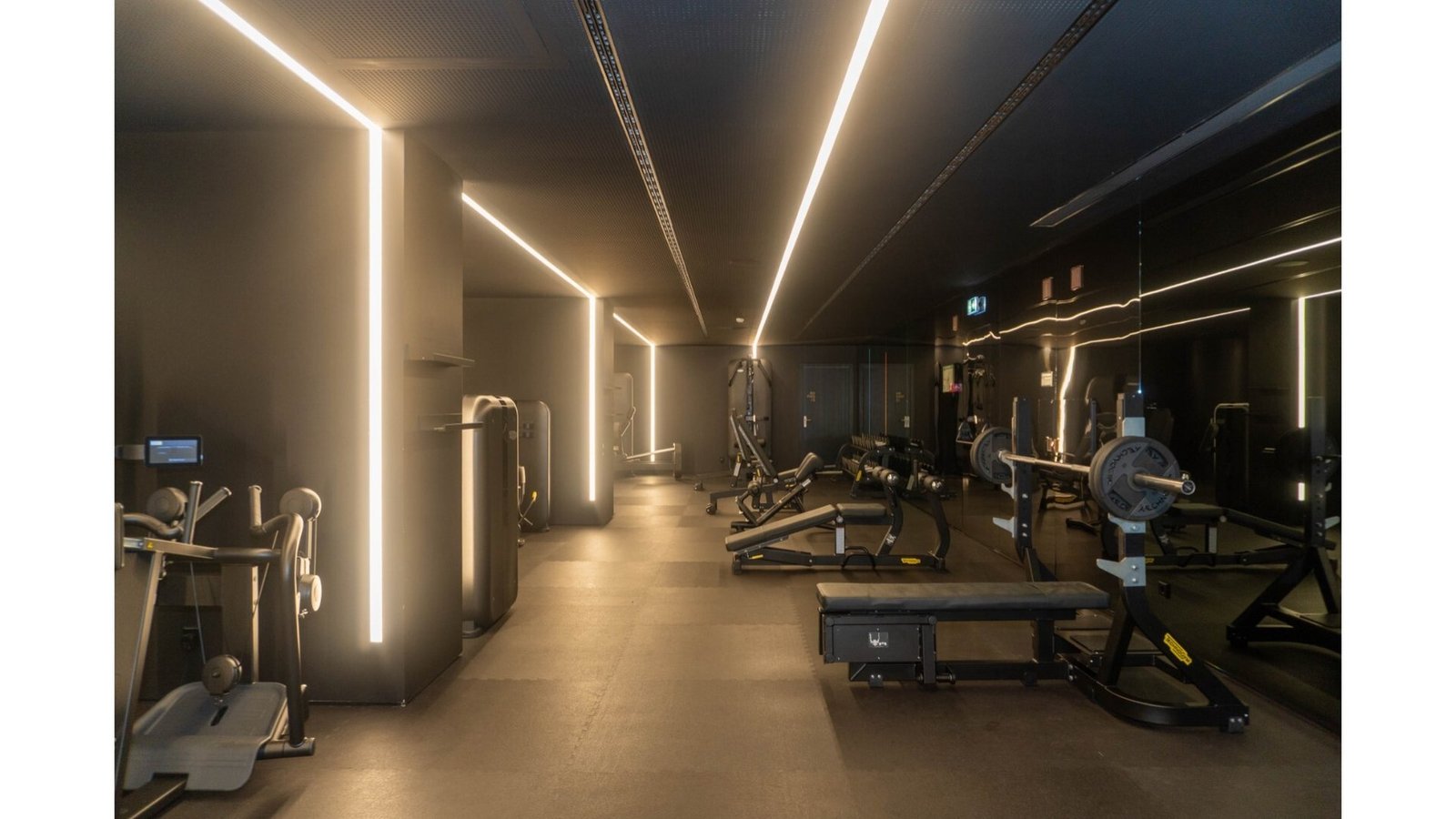 T4 Apartment With Panoramic Terrace With Amenities Apartment in Campolide, Lisbon, Portugal 1 - 16133796