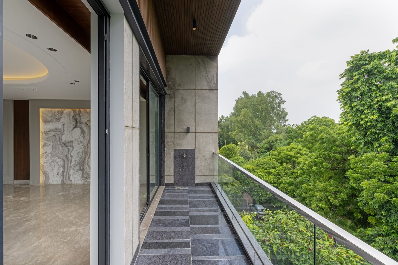 First Floor, Facing Lush Green Garden In Hauz Khas Enclave Apartment in New Delhi, Delhi, India 1 - 15593887