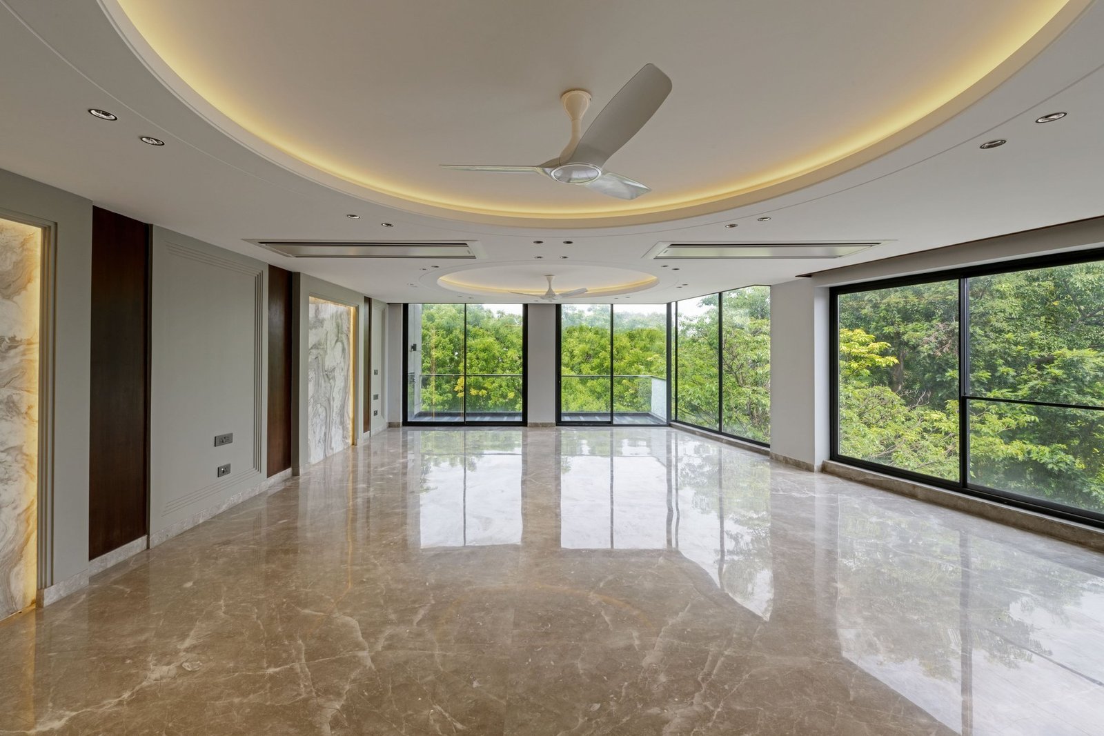 First Floor, Facing Lush Green Garden In Hauz Khas Enclave Apartment in New Delhi, Delhi, India 1 - 15593887