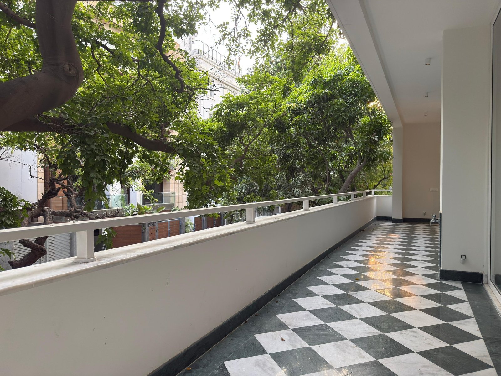 Ultra Luxury Ground Floor With Basement For Sale In Defence Colony, New Delhi Apartment in New Delhi, Delhi, India 1 - 15800501