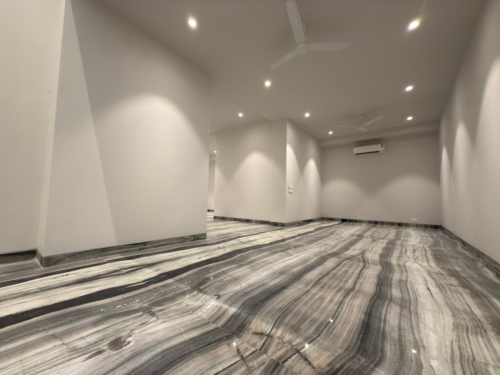 Ultra Luxury Ground Floor With Basement For Sale In Defence Colony, New Delhi Apartment in New Delhi, Delhi, India 1 - 15800501