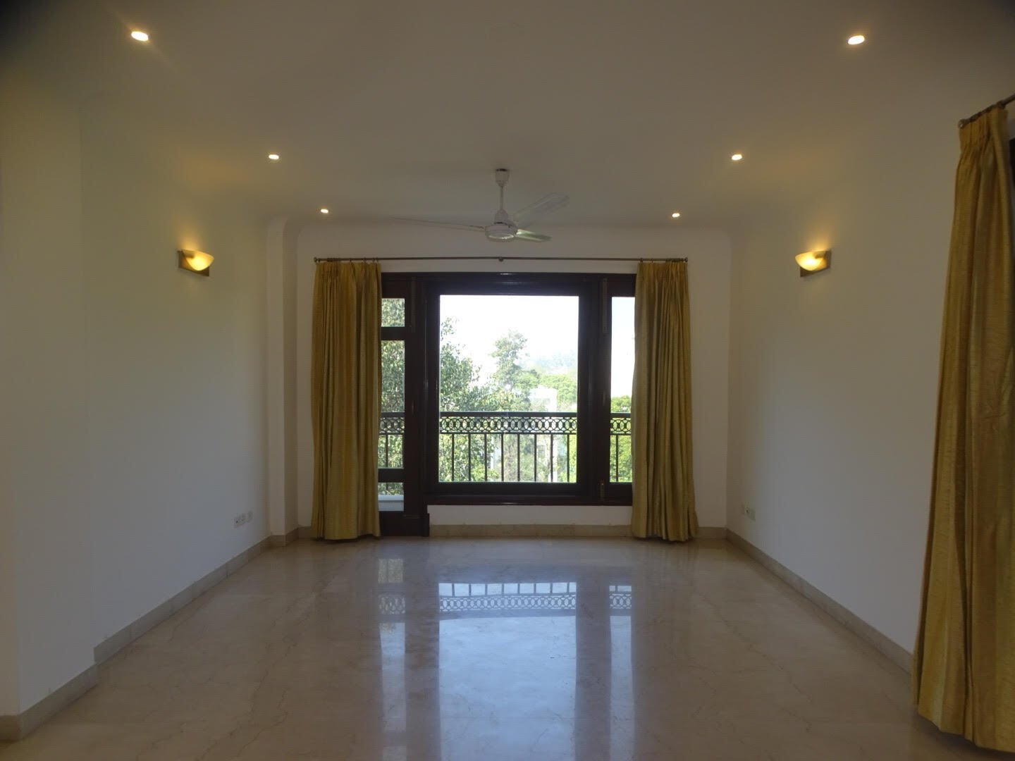 Luxury Garden Facing Third Floor With Terrace For Sale In Anand Niketan, New Delhi Apartment in New Delhi, Delhi, India 1 - 15801624