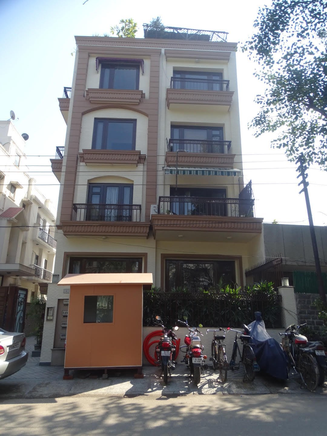 Luxury Garden Facing Third Floor With Terrace For Sale In Anand Niketan, New Delhi Apartment in New Delhi, Delhi, India 1 - 15801624