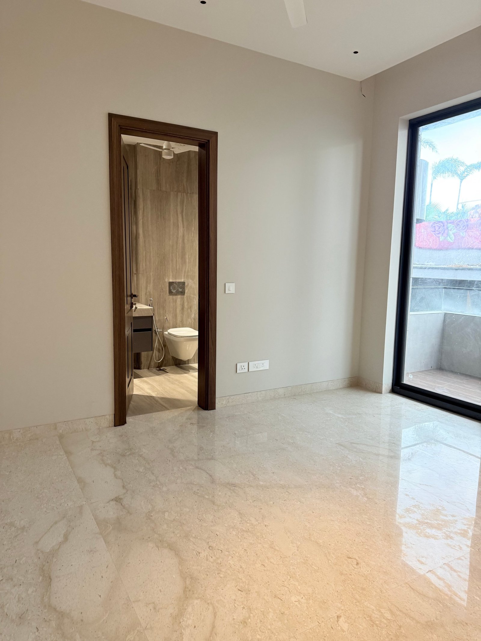 Luxury Third Floor With Terrace Garden – Chirag Enclave, South Delhi Apartment in New Delhi, Delhi, India 1 - 16129398