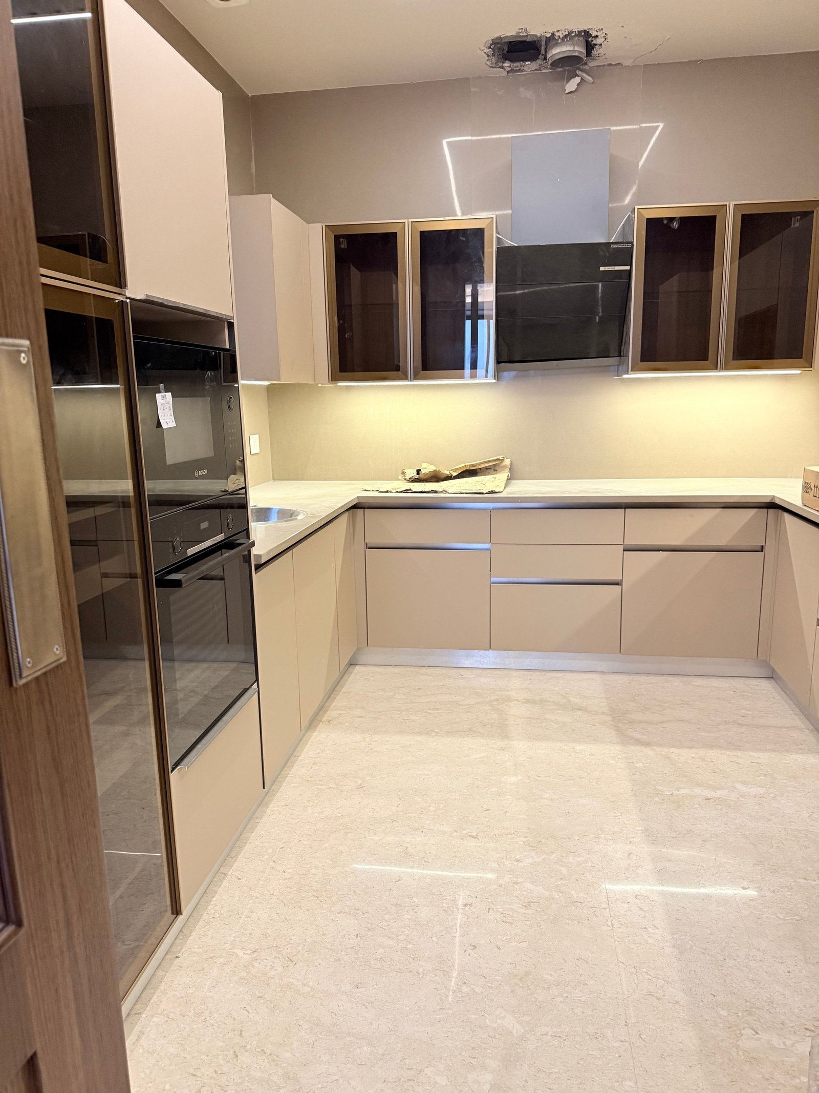 Luxury Third Floor With Terrace Garden – Chirag Enclave, South Delhi Apartment in New Delhi, Delhi, India 1 - 16129398