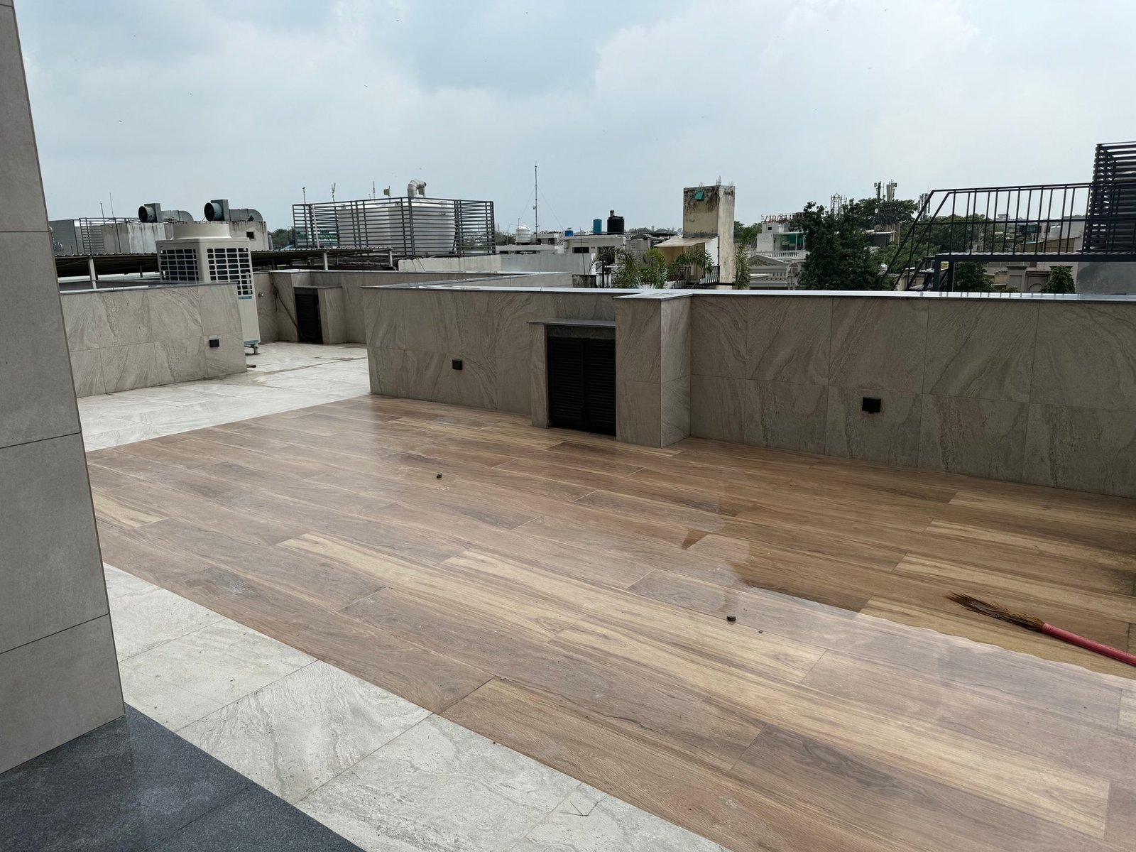 Luxury Third Floor With Terrace Garden – Chirag Enclave, South Delhi Apartment in New Delhi, Delhi, India 1 - 16129398