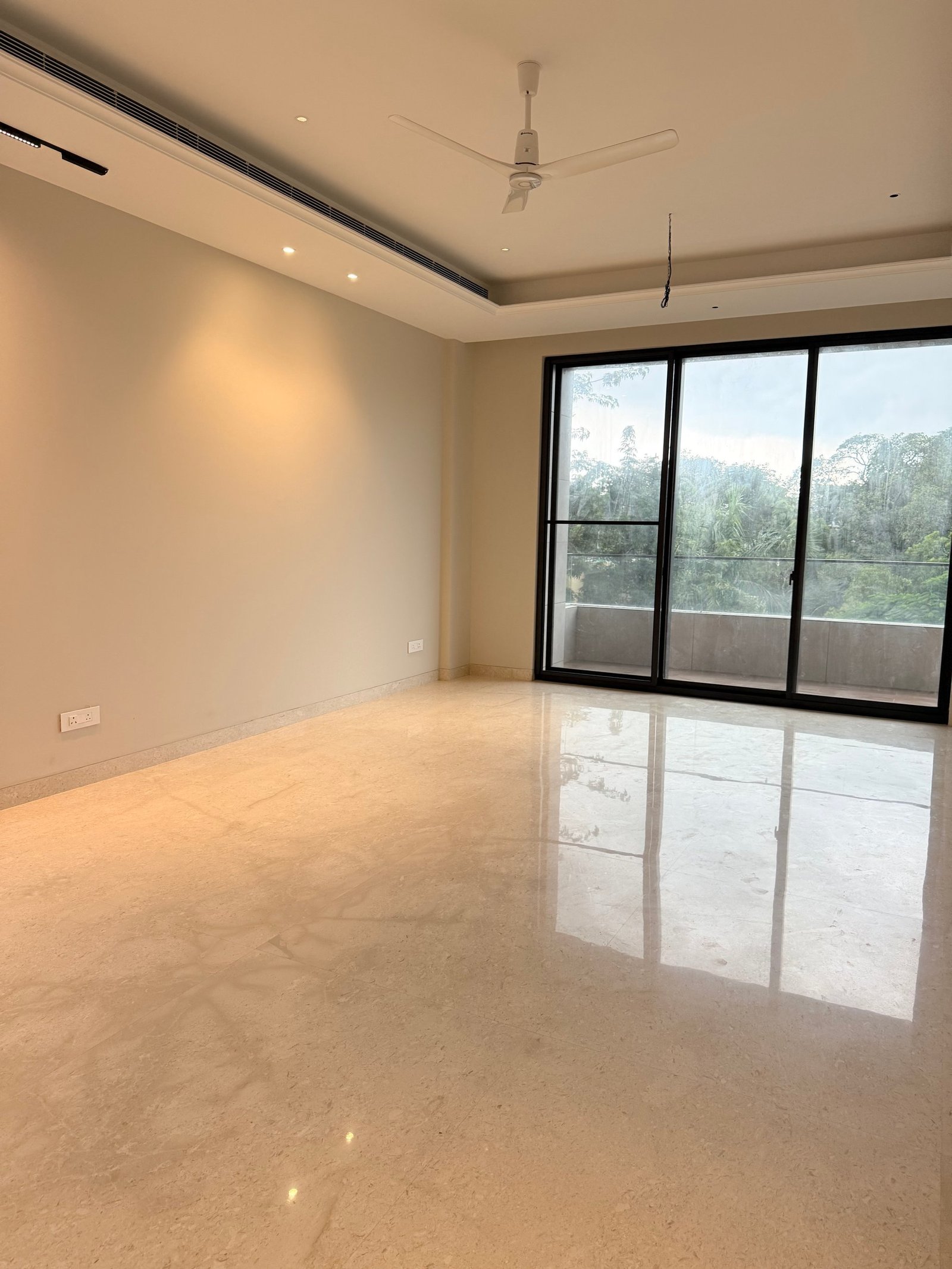 Luxury Third Floor With Terrace Garden – Chirag Enclave, South Delhi Apartment in New Delhi, Delhi, India 1 - 16129398