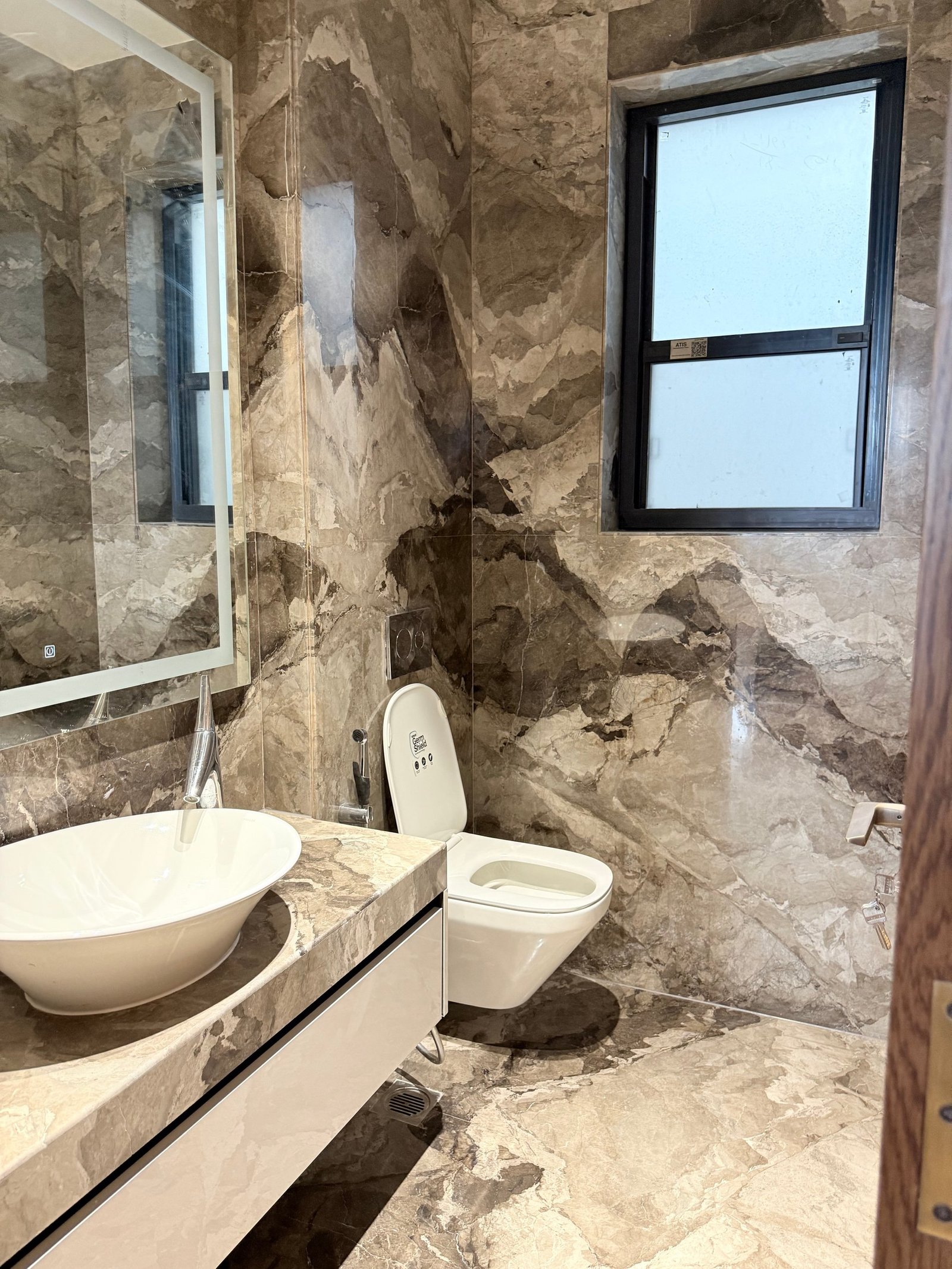 Luxury Third Floor With Terrace Garden – Chirag Enclave, South Delhi Apartment in New Delhi, Delhi, India 1 - 16129398