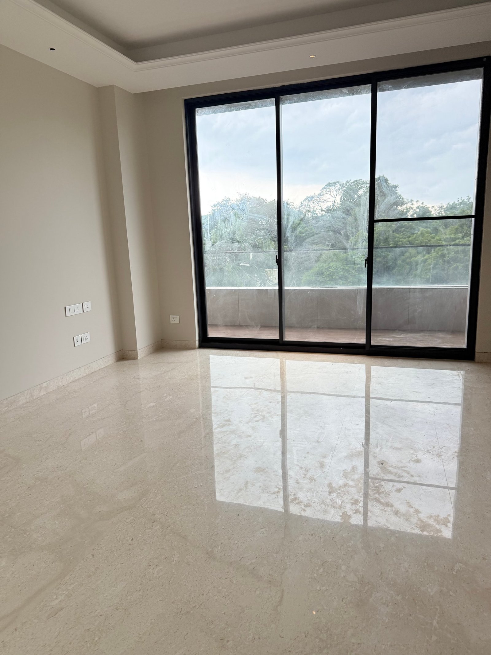 Luxury Third Floor With Terrace Garden – Chirag Enclave, South Delhi Apartment in New Delhi, Delhi, India 1 - 16129398