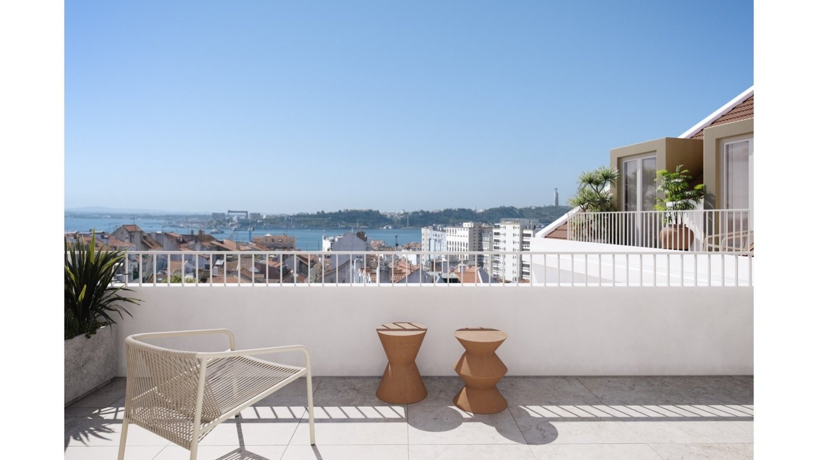 Four Bedroom Penthouse With Balcony And Views Over Lisbon, In Príncipe Real Apartment in Portugal 1 - 16372904