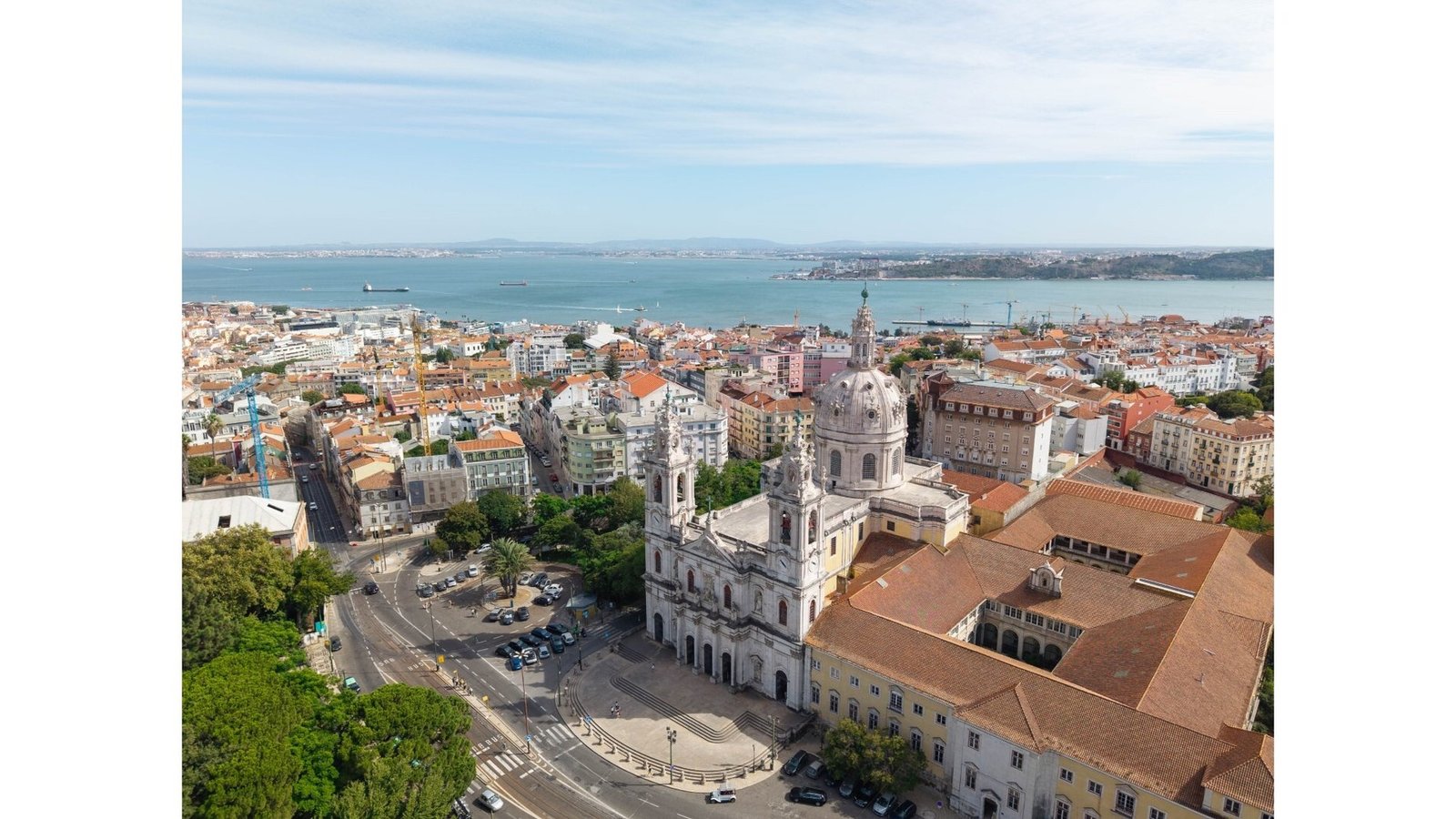 4 Bedroom Duplex Penthouse With Expansive Living Areas, Panoramic Terrace, River & Basilica Views, A Apartment in Povoa de Sao Miguel, Beja District, Portugal 1 - 16116690