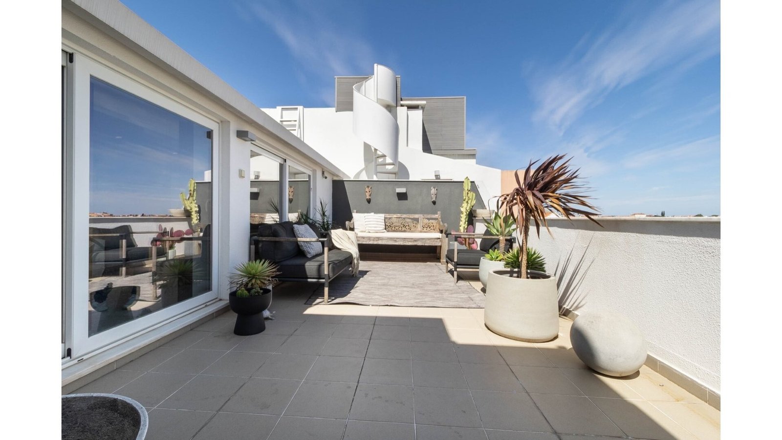 4 Bedroom Duplex Penthouse With Expansive Living Areas, Panoramic Terrace, River & Basilica Views, A Apartment in Povoa de Sao Miguel, Beja District, Portugal 1 - 16116690