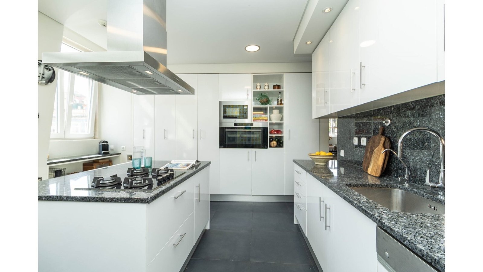 4 Bedroom Duplex Penthouse With Expansive Living Areas, Panoramic Terrace, River & Basilica Views, A Apartment in Povoa de Sao Miguel, Beja District, Portugal 1 - 16116690