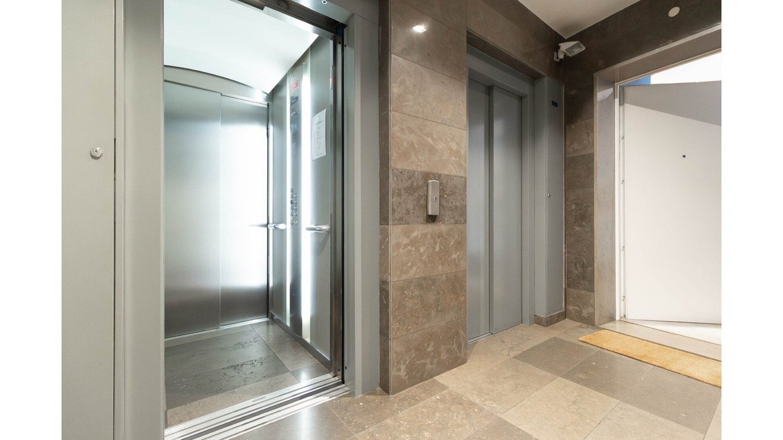 4 Bedroom Duplex Penthouse With Expansive Living Areas, Panoramic Terrace, River & Basilica Views, A Apartment in Povoa de Sao Miguel, Beja District, Portugal 1 - 16116690