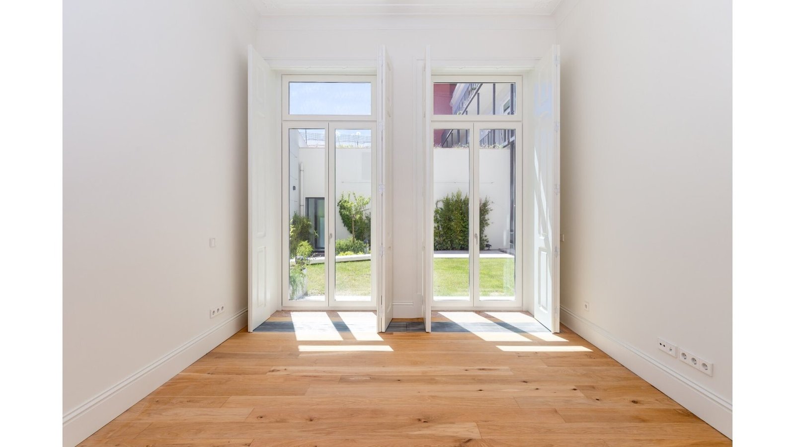 2 Bedroom Apartment With Garden In A Building With Amenities, On Av. Da Liberdade, Lisbon Apartment in Santo Antonio, Lisbon, Portugal 1 - 16133791