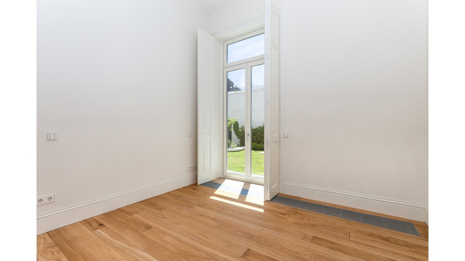 2 Bedroom Apartment With Garden In A Building With Amenities, On Av. Da Liberdade, Lisbon Apartment in Santo Antonio, Lisbon, Portugal 1 - 16133791