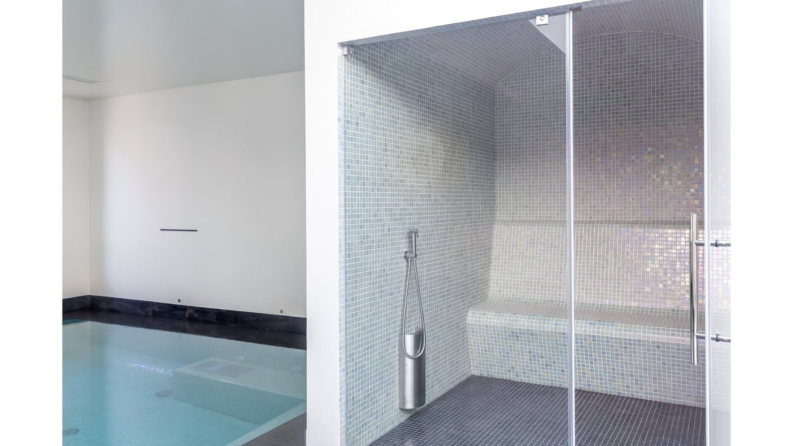 2 Bedroom Apartment With Garden In A Building With Amenities, On Av. Da Liberdade, Lisbon Apartment in Santo Antonio, Lisbon, Portugal 1 - 16133791