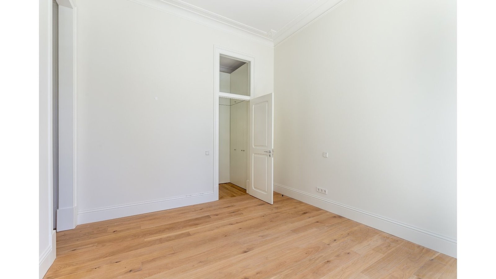 2 Bedroom Apartment With Garden In A Building With Amenities, On Av. Da Liberdade, Lisbon Apartment in Santo Antonio, Lisbon, Portugal 1 - 16133791