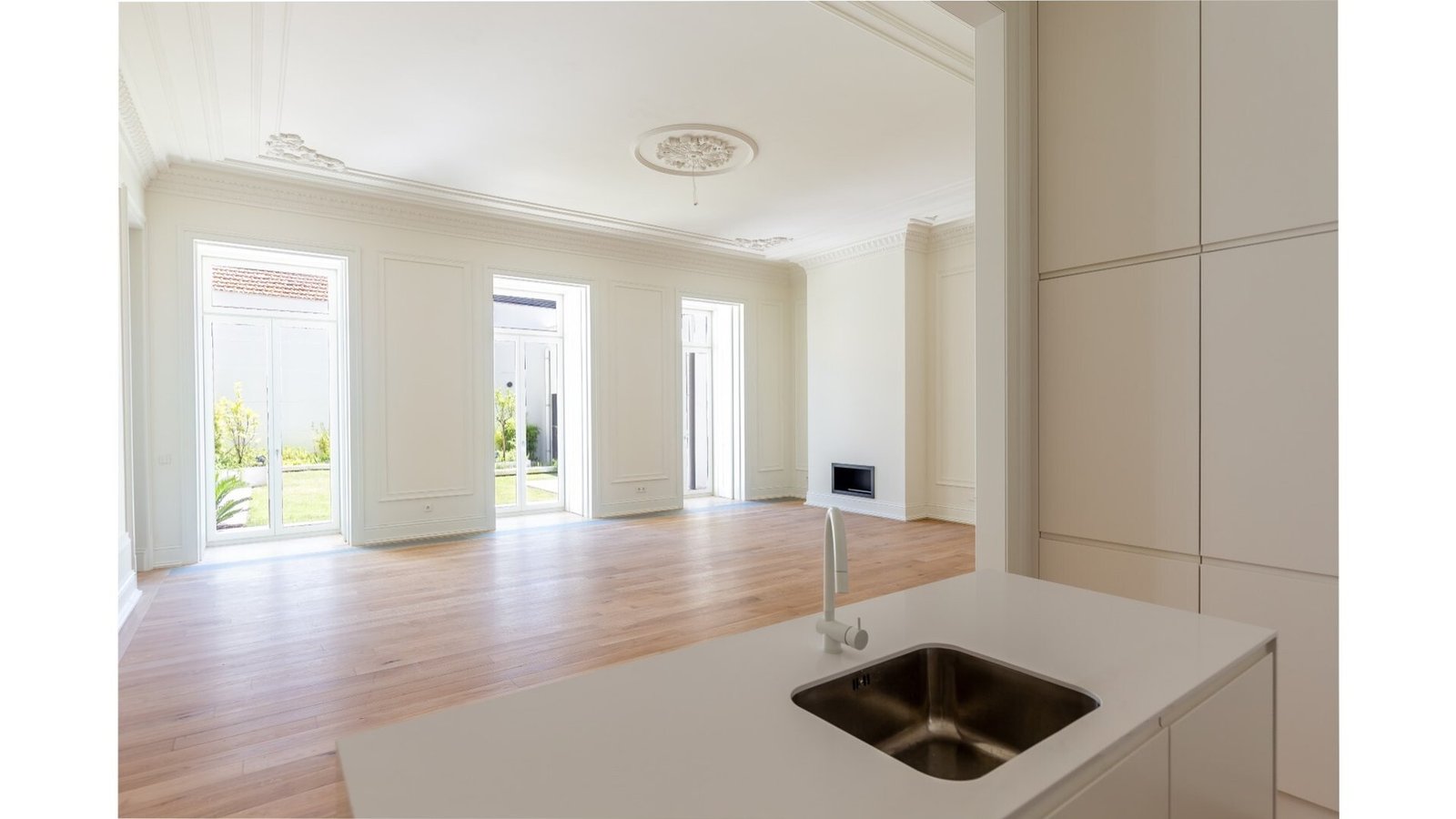2 Bedroom Apartment With Garden In A Building With Amenities, On Av. Da Liberdade, Lisbon Apartment in Santo Antonio, Lisbon, Portugal 1 - 16133791