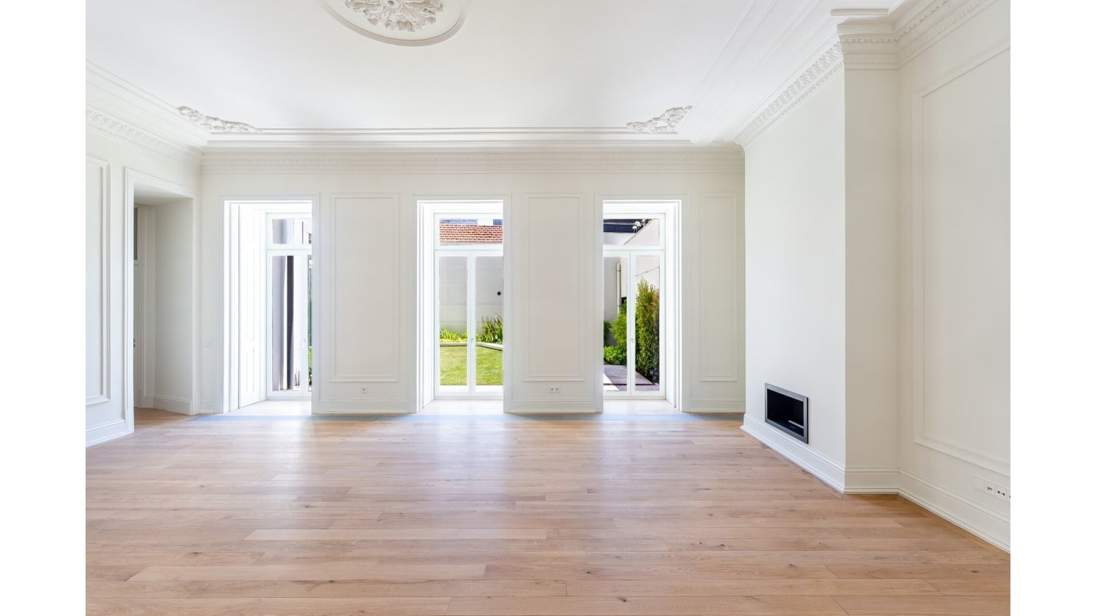 2 Bedroom Apartment With Garden In A Building With Amenities, On Av. Da Liberdade, Lisbon Apartment in Santo Antonio, Lisbon, Portugal 1 - 16133791