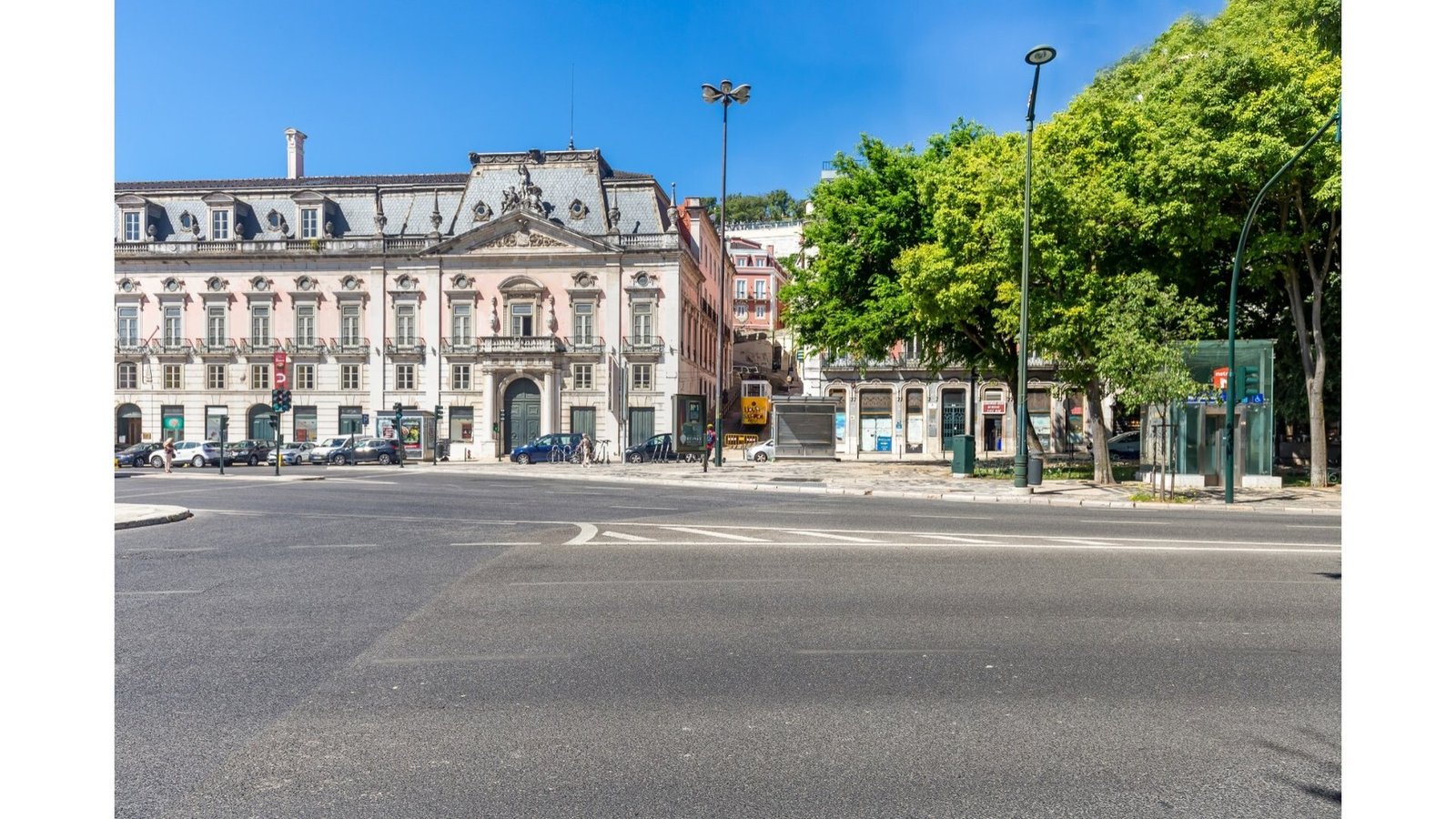 2 Bedroom Apartment With Garden In A Building With Amenities, On Av. Da Liberdade, Lisbon Apartment in Santo Antonio, Lisbon, Portugal 1 - 16133791