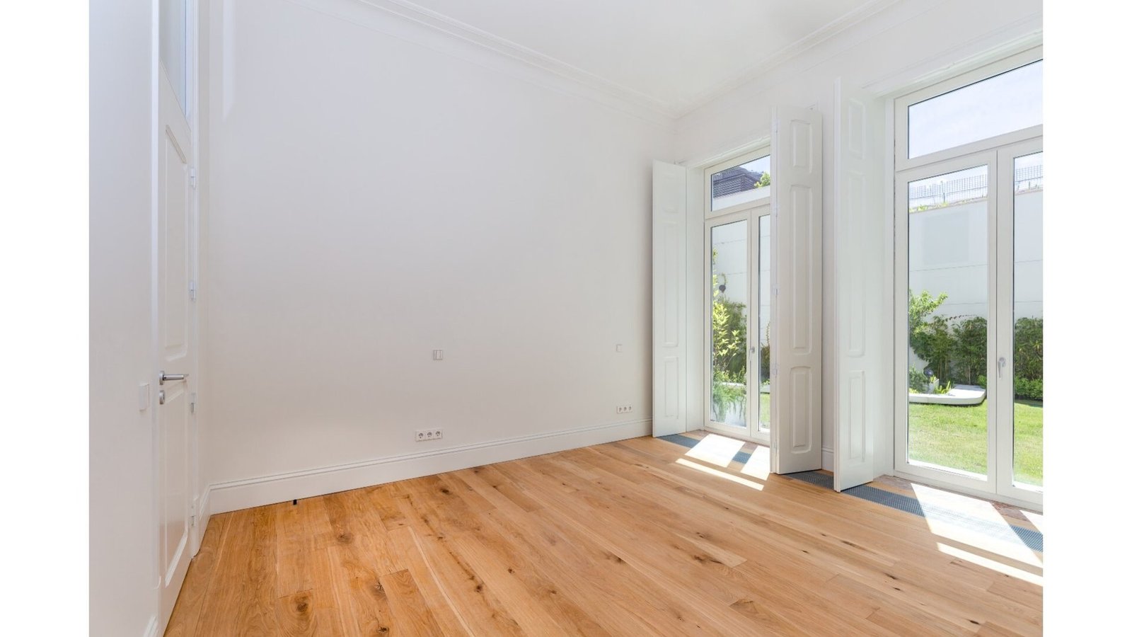 2 Bedroom Apartment With Garden In A Building With Amenities, On Av. Da Liberdade, Lisbon Apartment in Santo Antonio, Lisbon, Portugal 1 - 16133791