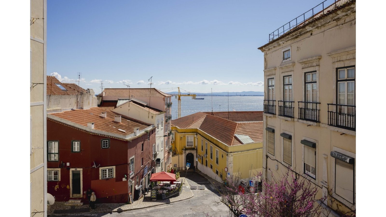 Charming 5 Bedroom Apartment With Garden, Views Of The River And The National Pantheon, In Lisbon Apartment in Sao Vicente, Madeira, Portugal 1 - 15914087
