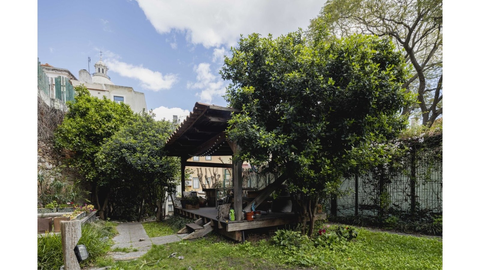 Charming 5 Bedroom Apartment With Garden, Views Of The River And The National Pantheon, In Lisbon Apartment in Sao Vicente, Madeira, Portugal 1 - 15914087