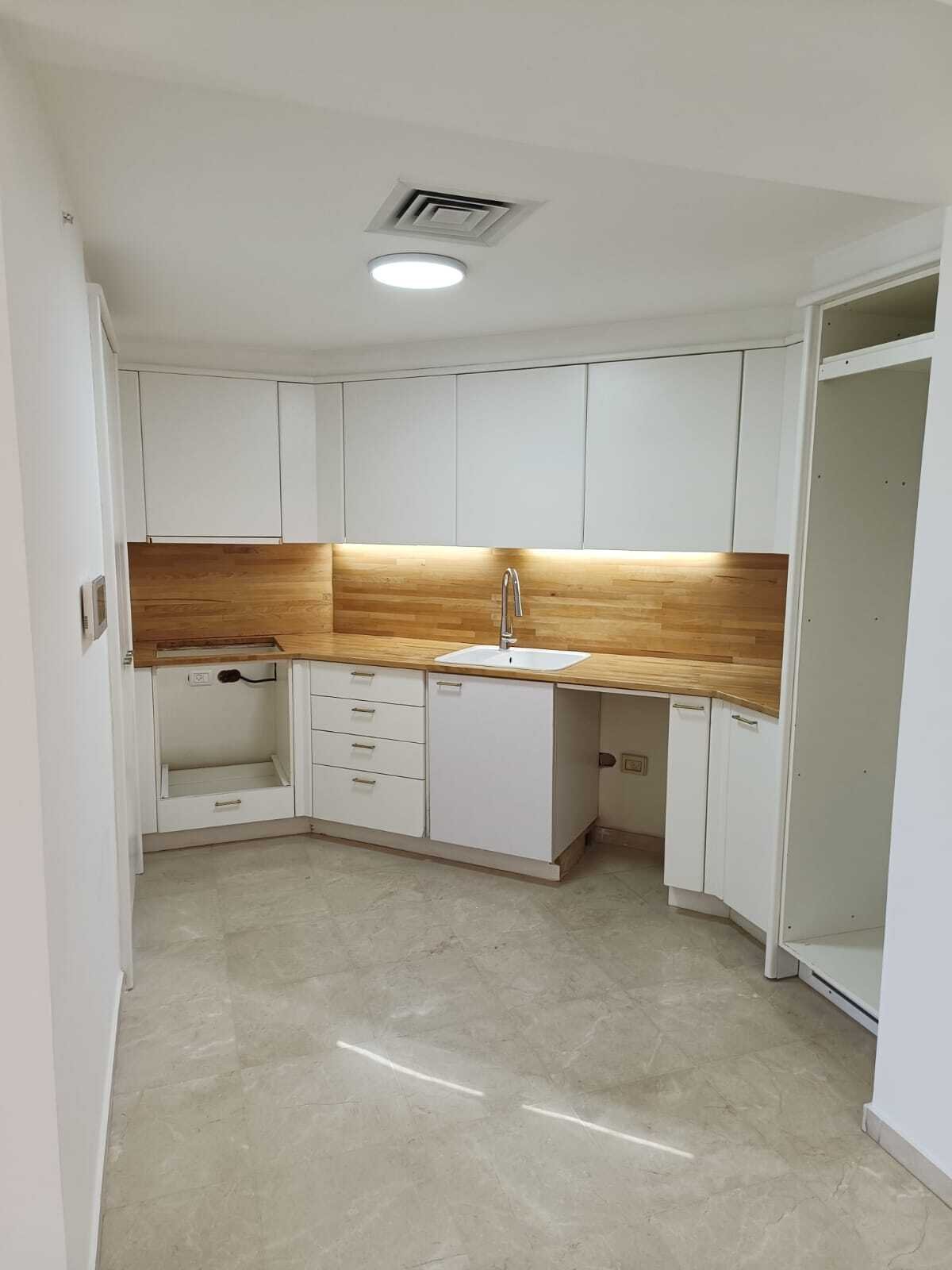 Sea Facing Apartment For Sale Apartment in Tel Aviv-Yafo, Tel Aviv District, Israel 1 - 13391818