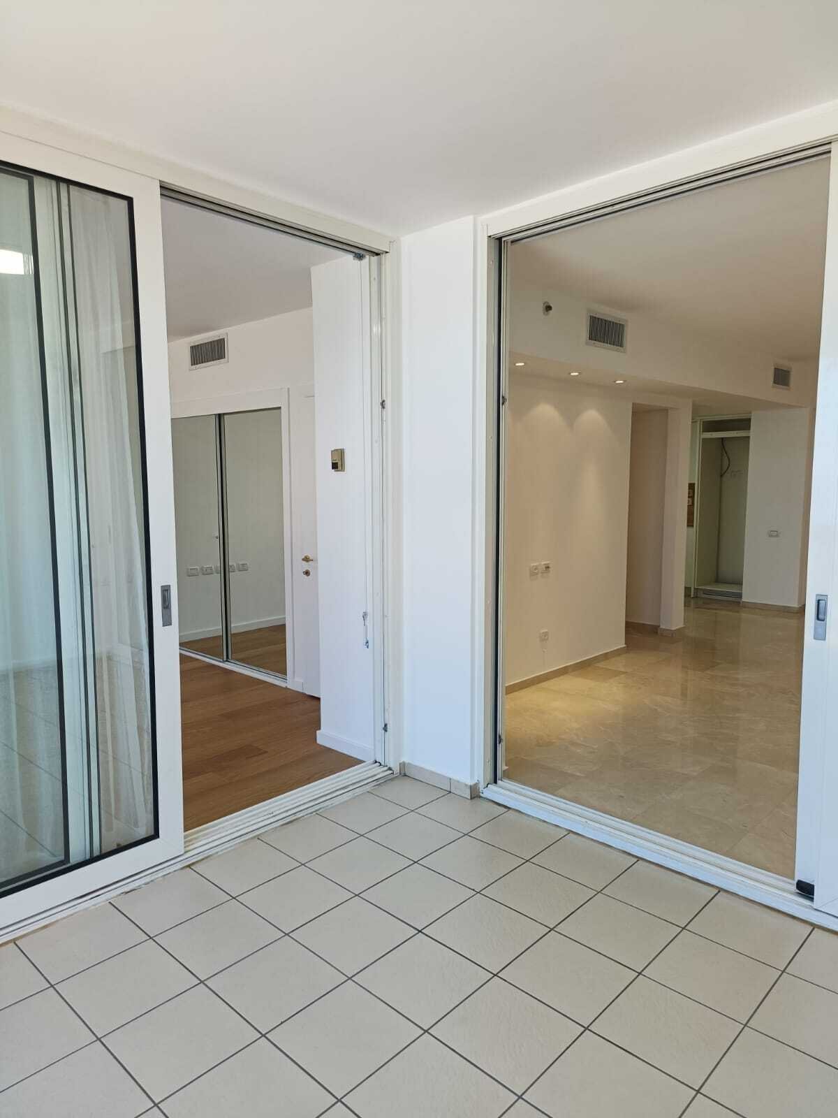 Sea Facing Apartment For Sale Apartment in Tel Aviv-Yafo, Tel Aviv District, Israel 1 - 13391818