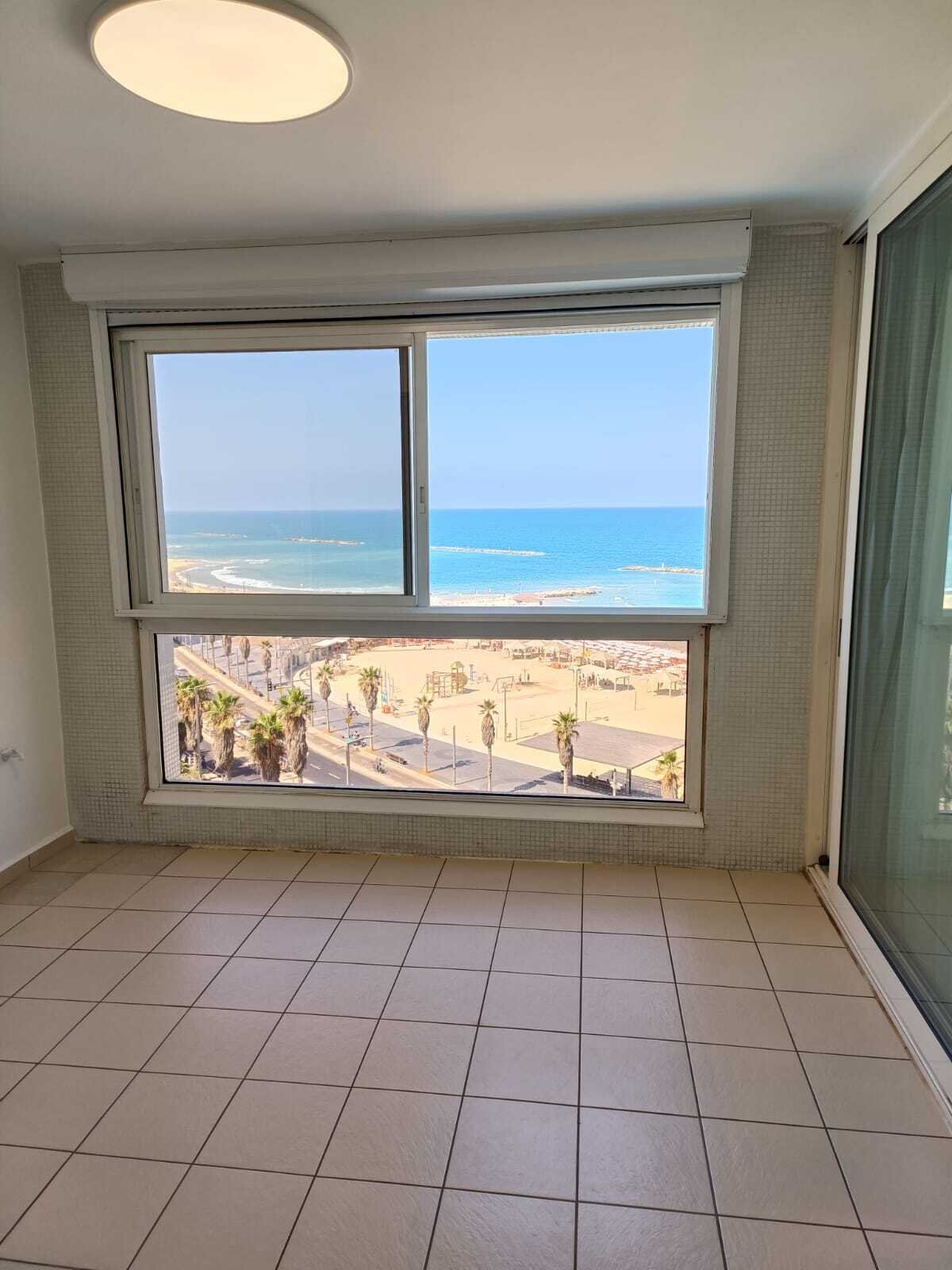 Sea Facing Apartment For Sale Apartment in Tel Aviv-Yafo, Tel Aviv District, Israel 1 - 13391818