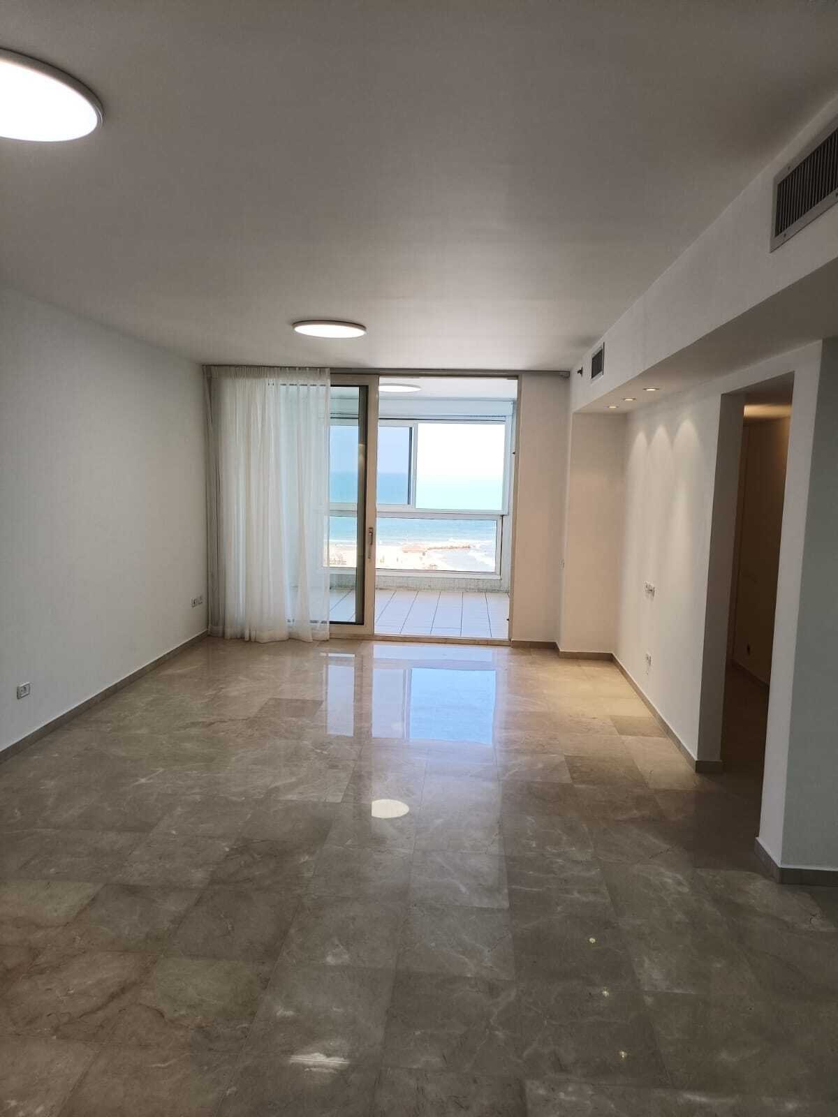 Sea Facing Apartment For Sale Apartment in Tel Aviv-Yafo, Tel Aviv District, Israel 1 - 13391818