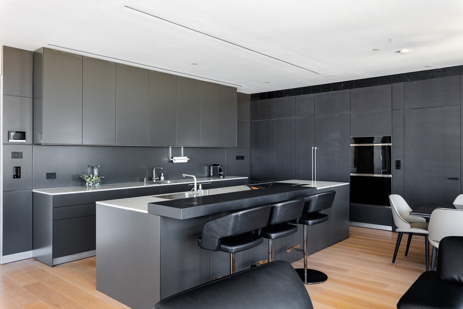 Exquisite High Rise Living In The Iconic Beit Lessin Tower Apartment in Tel Aviv-Yafo, Tel Aviv District, Israel 1 - 15581746