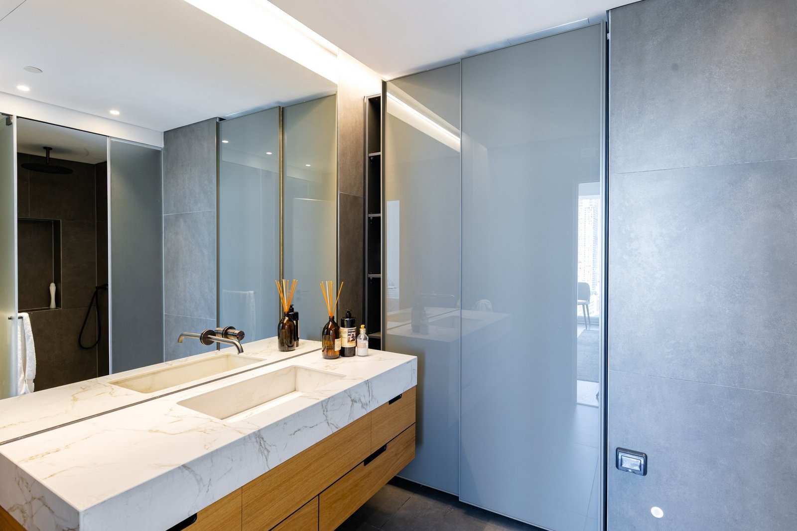 Exquisite High Rise Living In The Iconic Beit Lessin Tower Apartment in Tel Aviv-Yafo, Tel Aviv District, Israel 1 - 15581746