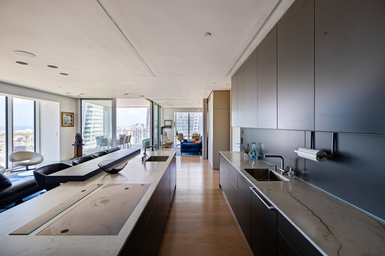 Exquisite High Rise Living In The Iconic Beit Lessin Tower Apartment in Tel Aviv-Yafo, Tel Aviv District, Israel 1 - 15581746