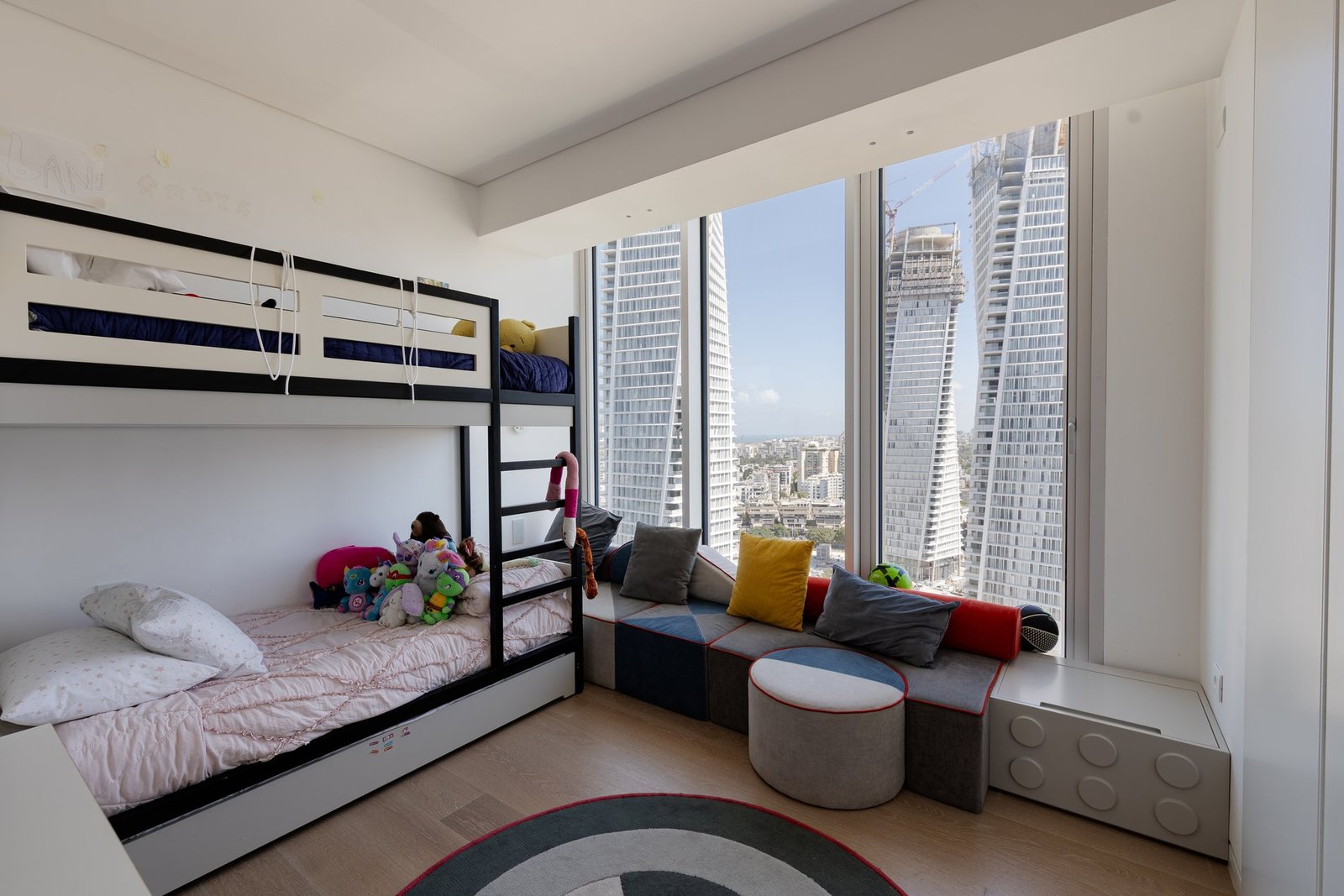 Exquisite High Rise Living In The Iconic Beit Lessin Tower Apartment in Tel Aviv-Yafo, Tel Aviv District, Israel 1 - 15581746