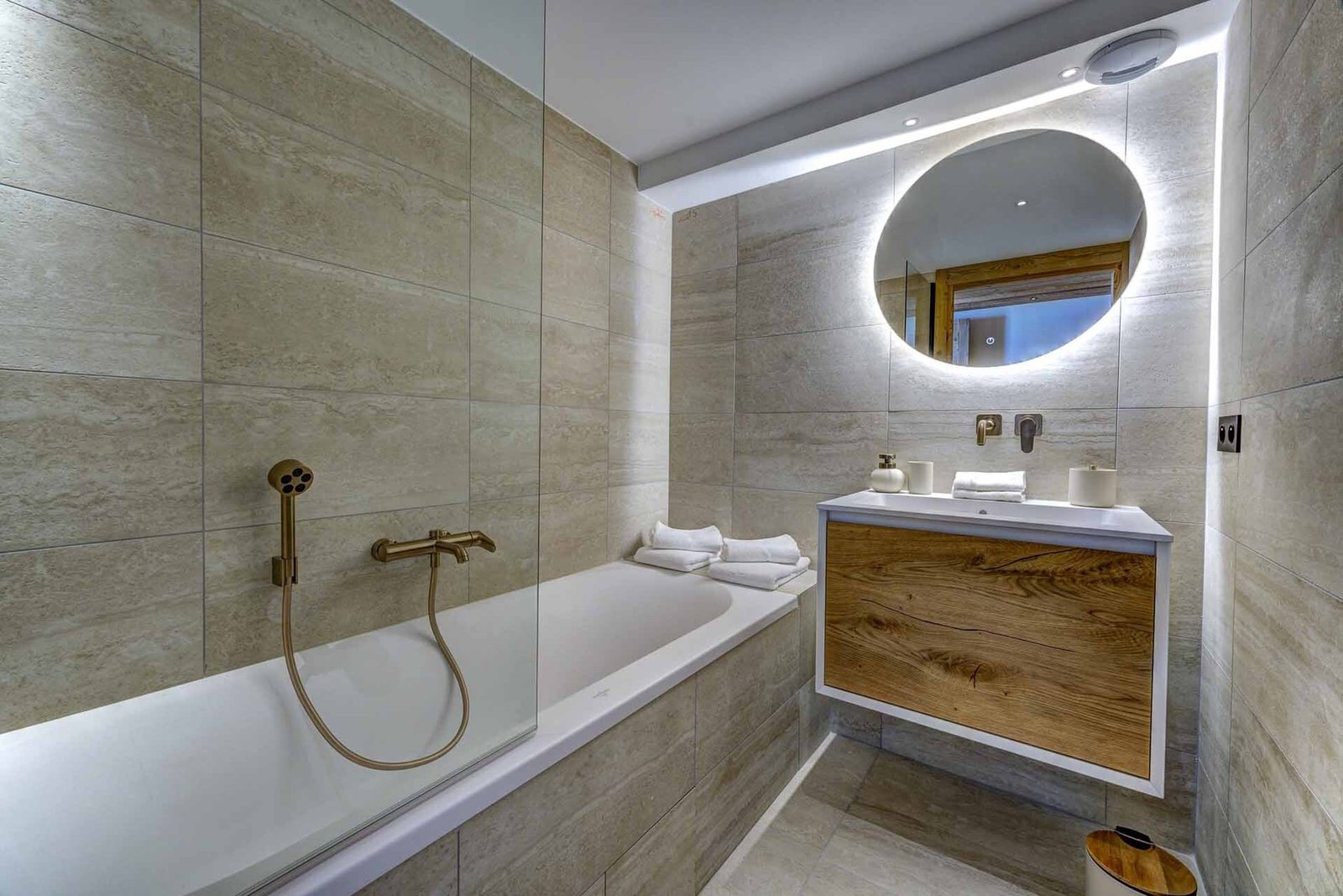 This Gorgeous 5 Bedroom Split Level Apartment In Val D’isere Apartment in Val-d'Isère, Auvergne-Rhône-Alpes, France 1 - 15555958