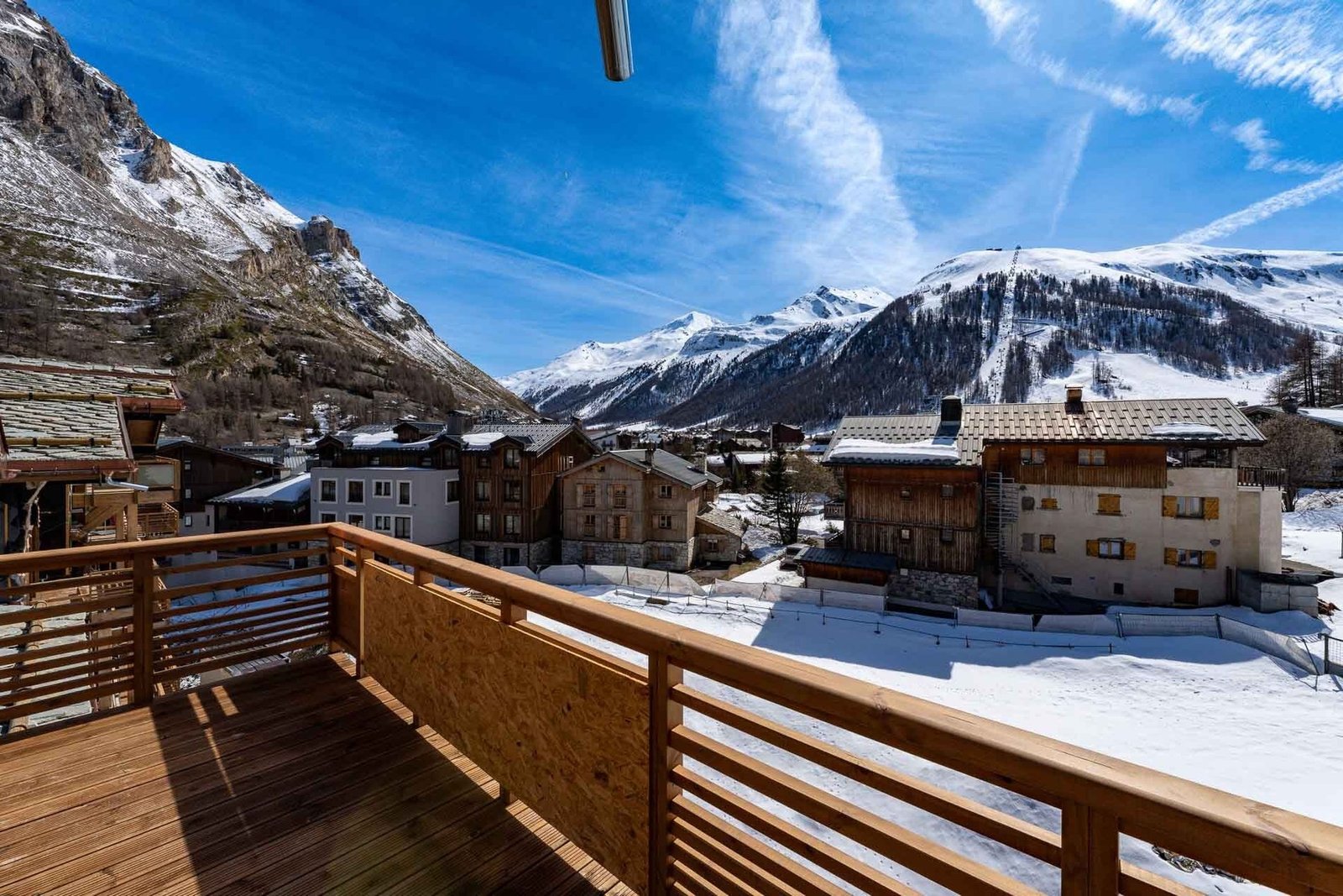 Luxurious Val D’isere Apartment With Mountain Views Apartment in Val-d'Isère, Auvergne-Rhône-Alpes, France 1 - 15898808