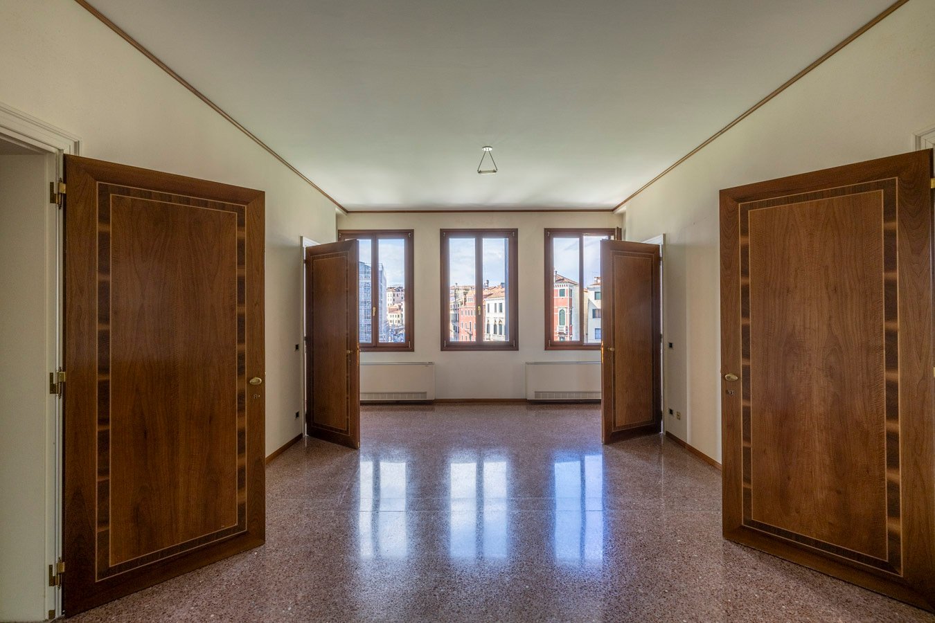 Prestigious Piano Nobile On Canal Grande Apartment in Venice, Veneto, Italy 1 - 16025360