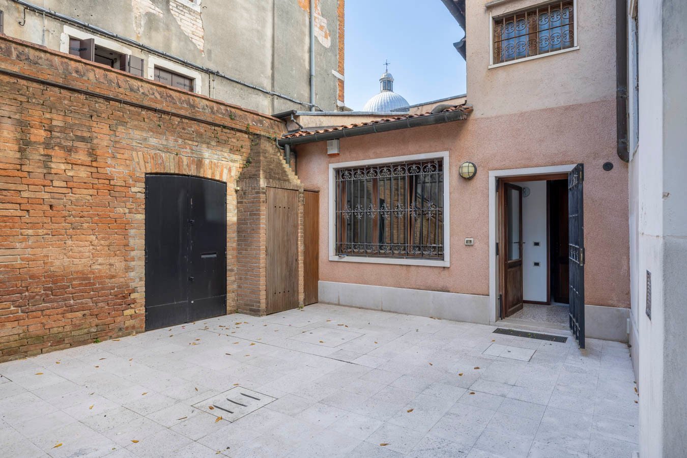 Prestigious Piano Nobile On Canal Grande Apartment in Venice, Veneto, Italy 1 - 16025360