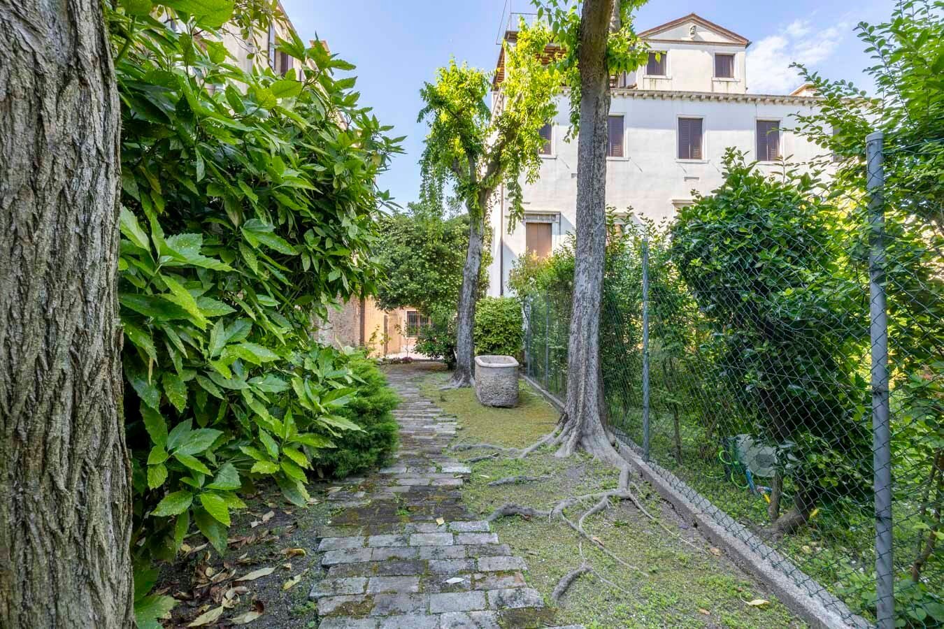 Prestigious Piano Nobile On Canal Grande Apartment in Venice, Veneto, Italy 1 - 16025360