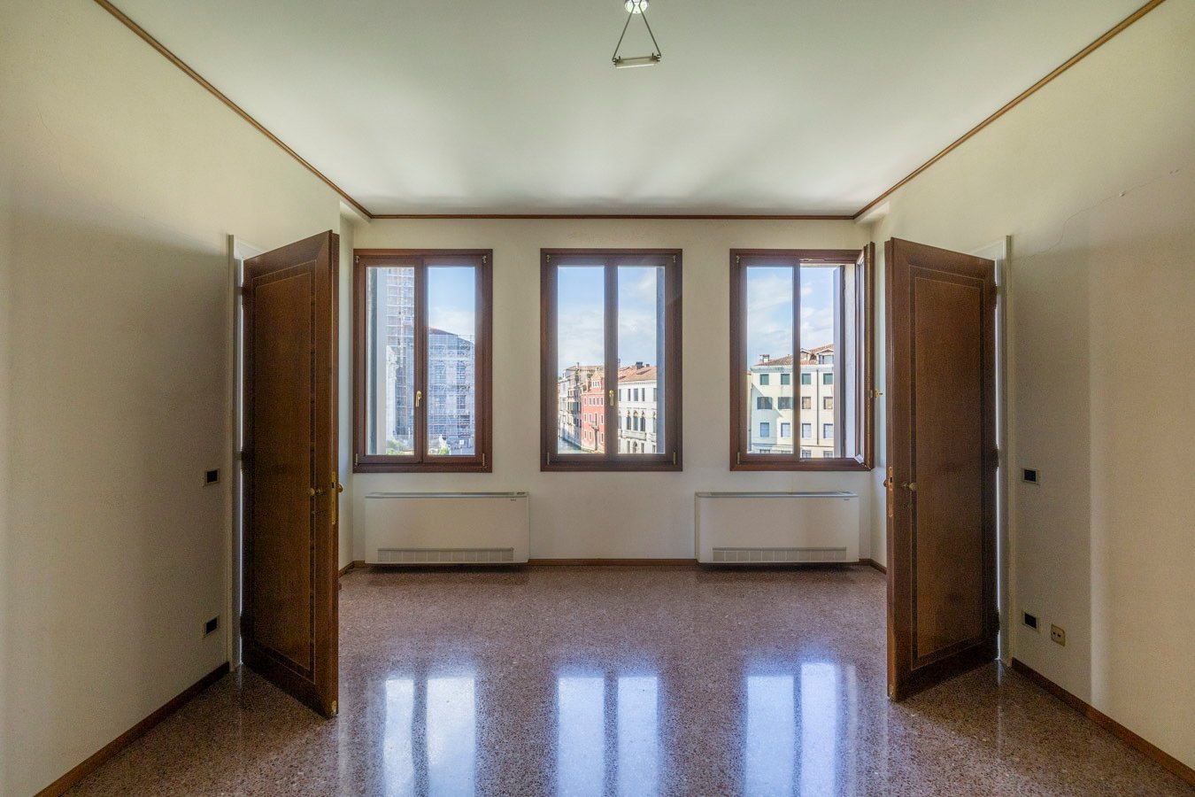 Prestigious Piano Nobile On Canal Grande Apartment in Venice, Veneto, Italy 1 - 16025360