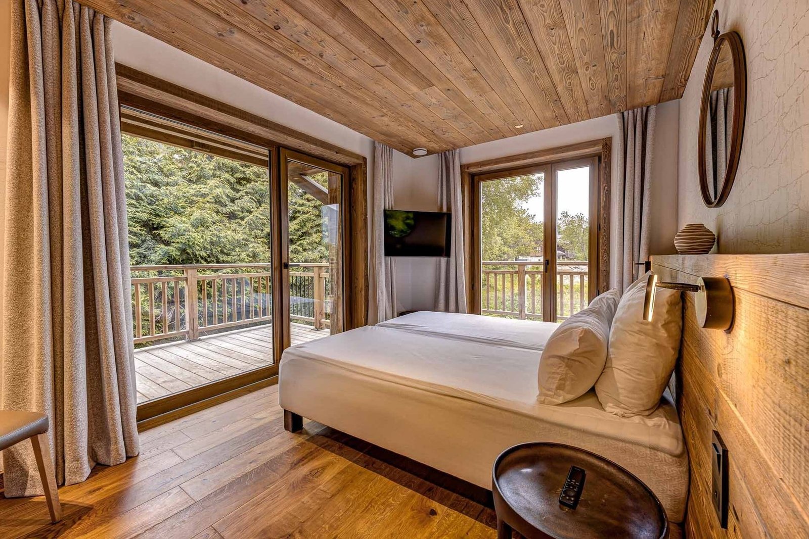 Contemporary Alpine Living With Private Wellness Facilities. Chalet in Courchevel, Auvergne-Rhône-Alpes, France 1 - 15741982