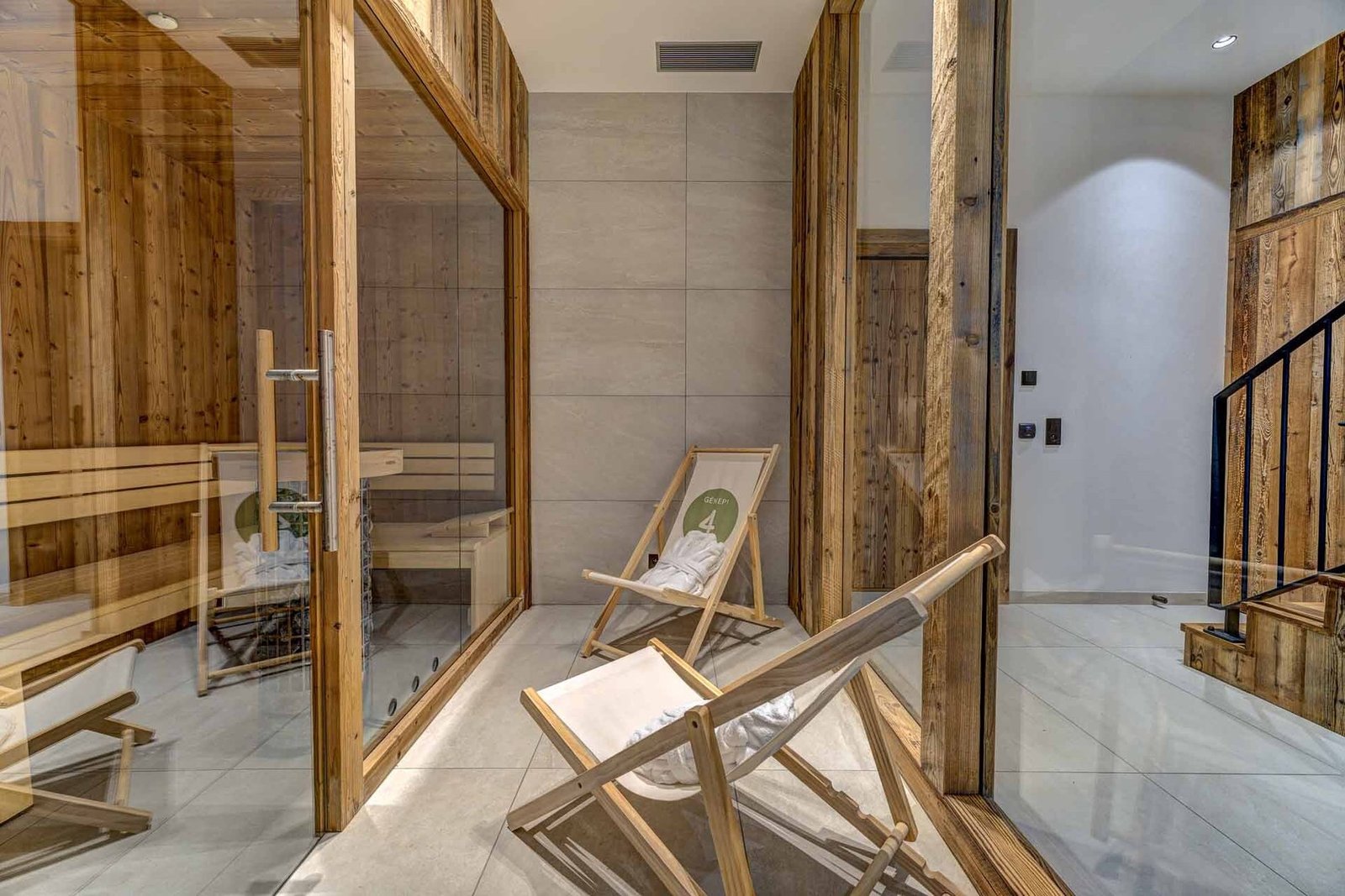 Contemporary Alpine Living With Private Wellness Facilities. Chalet in Courchevel, Auvergne-Rhône-Alpes, France 1 - 15741982