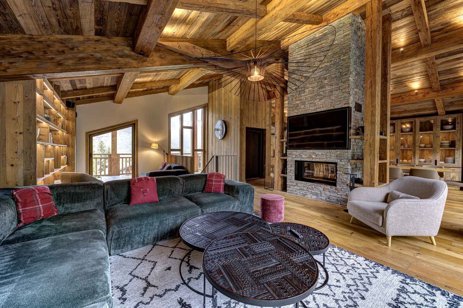 Contemporary Alpine Living With Private Wellness Facilities. Chalet in Courchevel, Auvergne-Rhône-Alpes, France 1 - 15741982