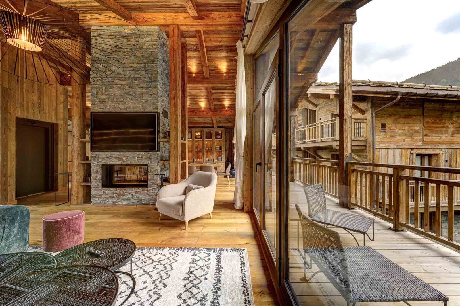 Contemporary Alpine Living With Private Wellness Facilities. Chalet in Courchevel, Auvergne-Rhône-Alpes, France 1 - 15741982