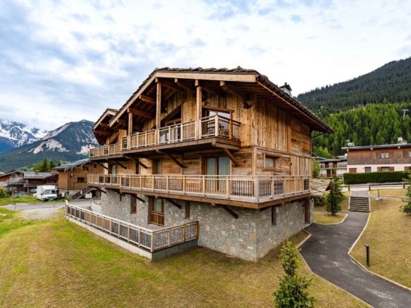 Chalet in Courchevel, Auvergne-Rhône-Alpes, France 1 - 15775277
