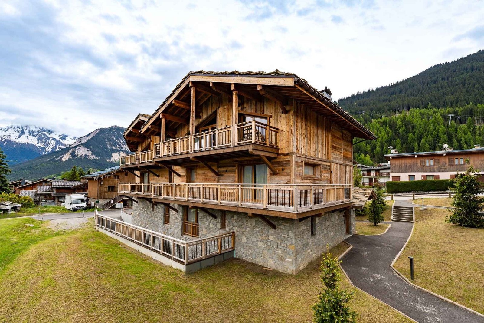 Ski Chalet With Panoramic Views Chalet in Courchevel, Auvergne-Rhône-Alpes, France 1 - 15775277